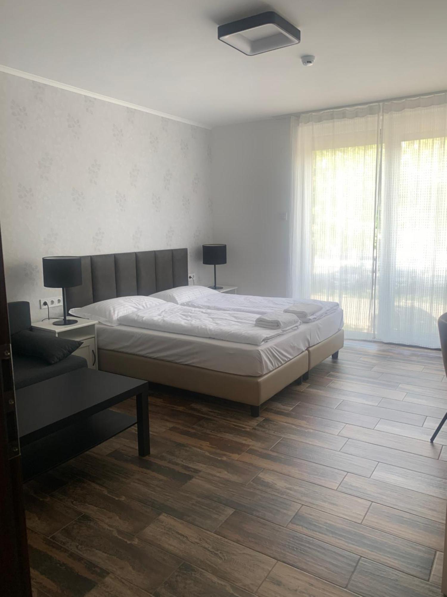 City Panzio Balatonlelle Ngoại thất bức ảnh
