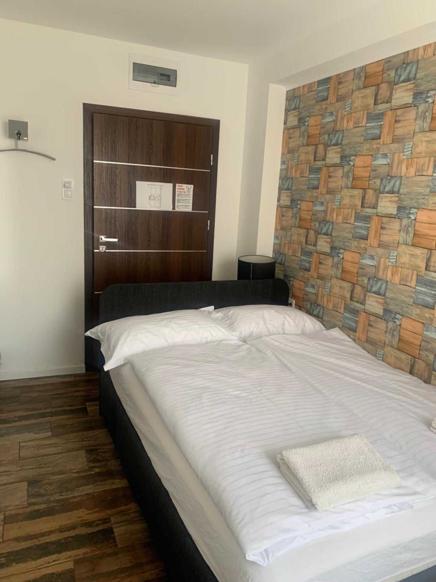 City Panzio Balatonlelle Ngoại thất bức ảnh
