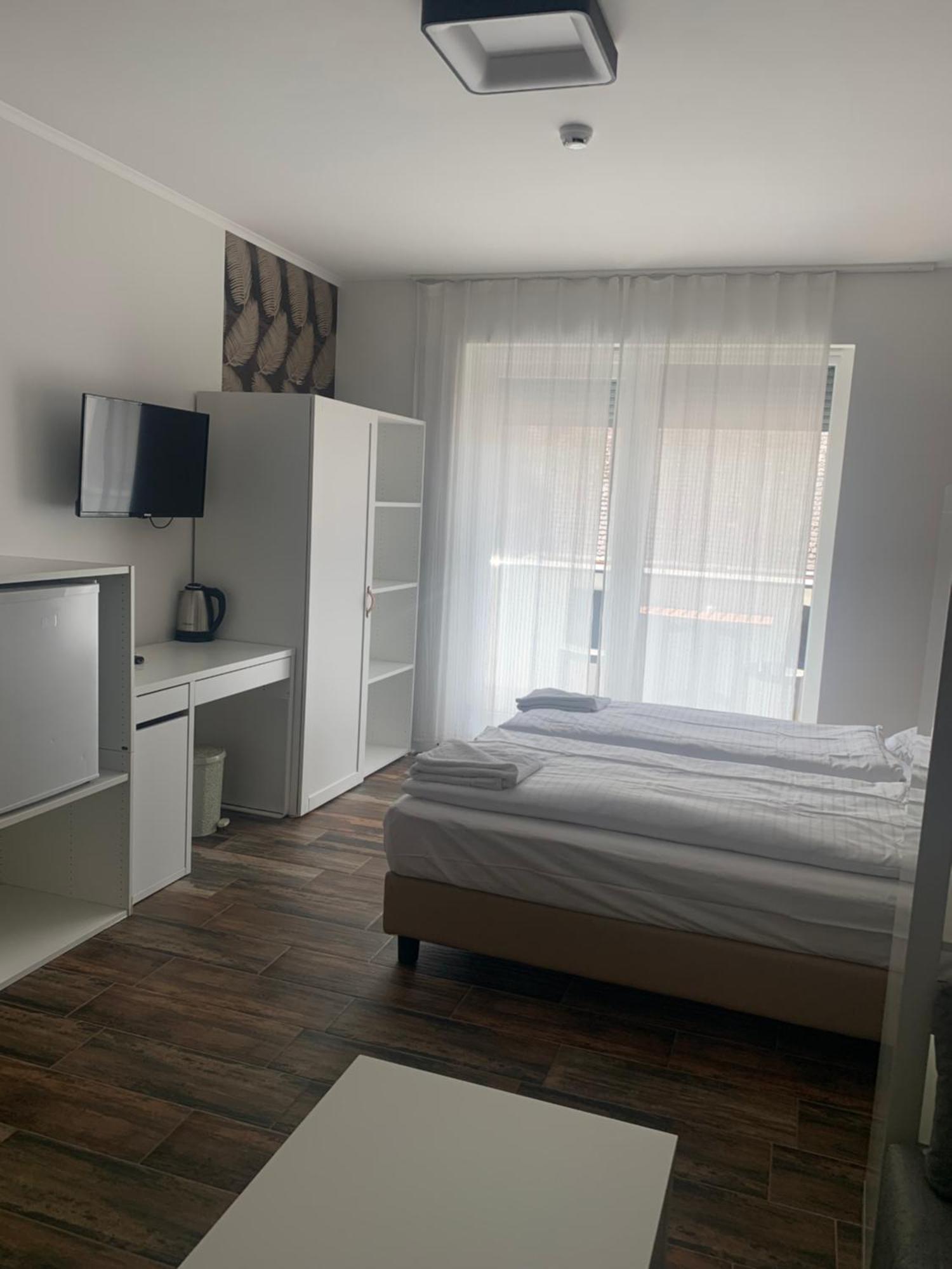 City Panzio Balatonlelle Ngoại thất bức ảnh