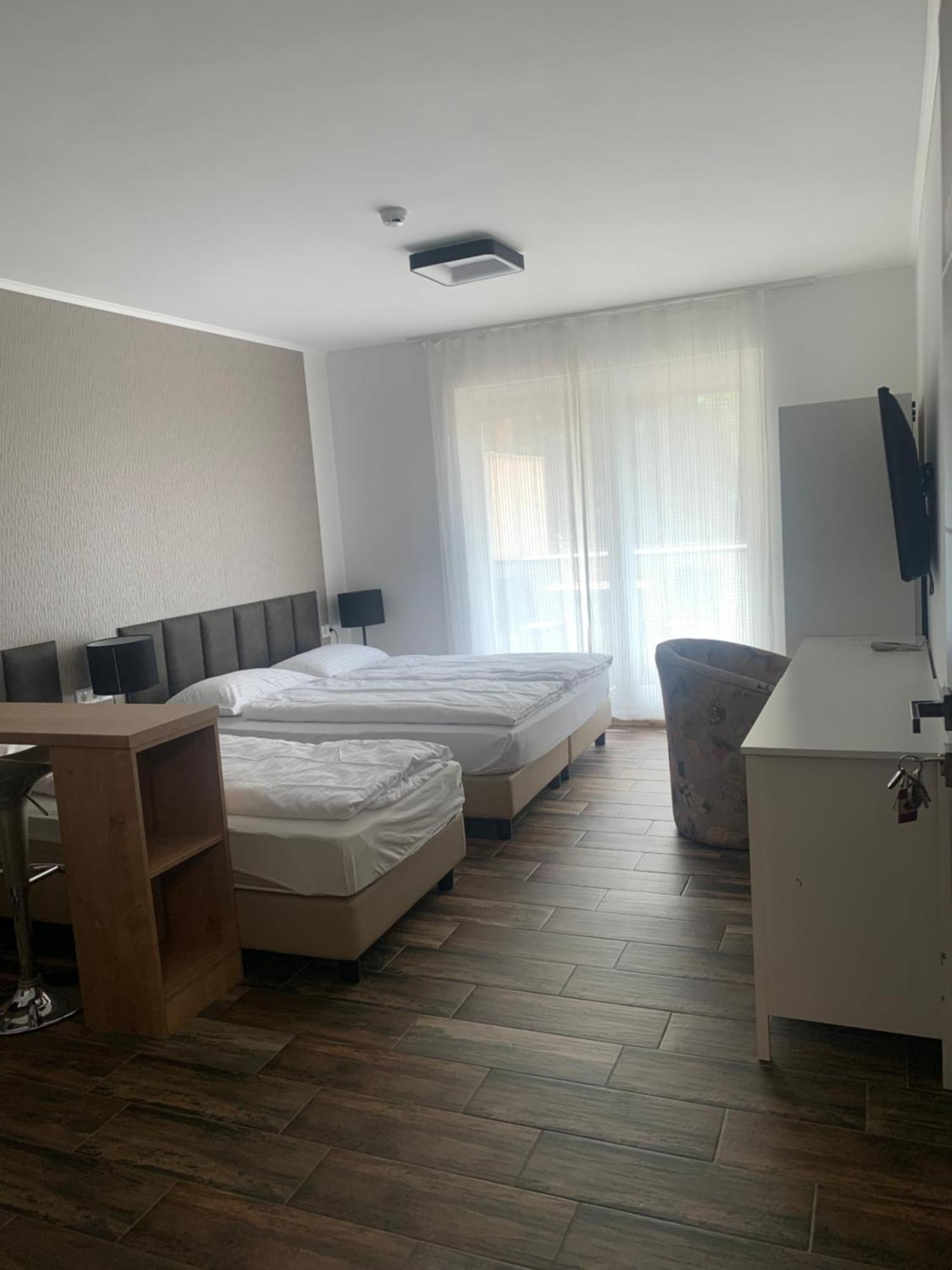 City Panzio Balatonlelle Ngoại thất bức ảnh
