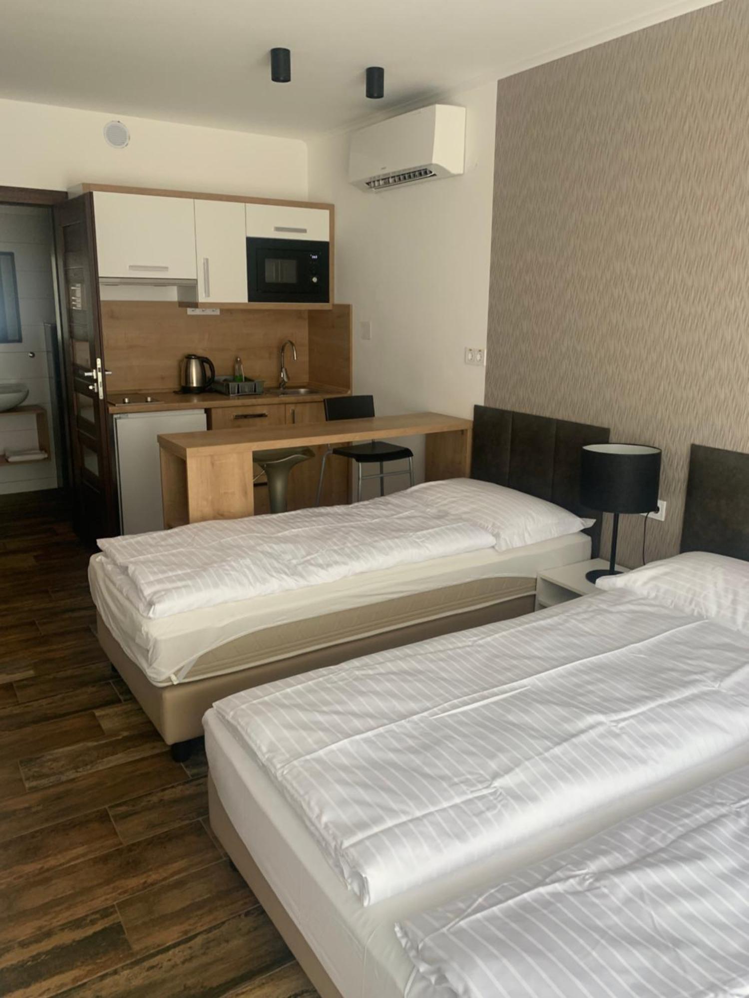 City Panzio Balatonlelle Ngoại thất bức ảnh
