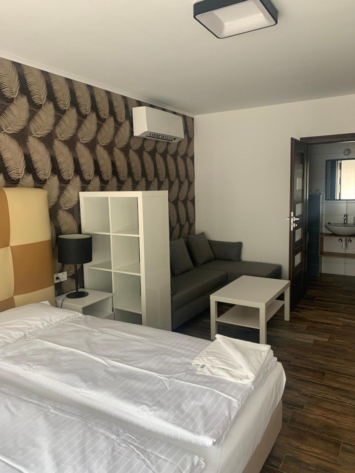 City Panzio Balatonlelle Ngoại thất bức ảnh