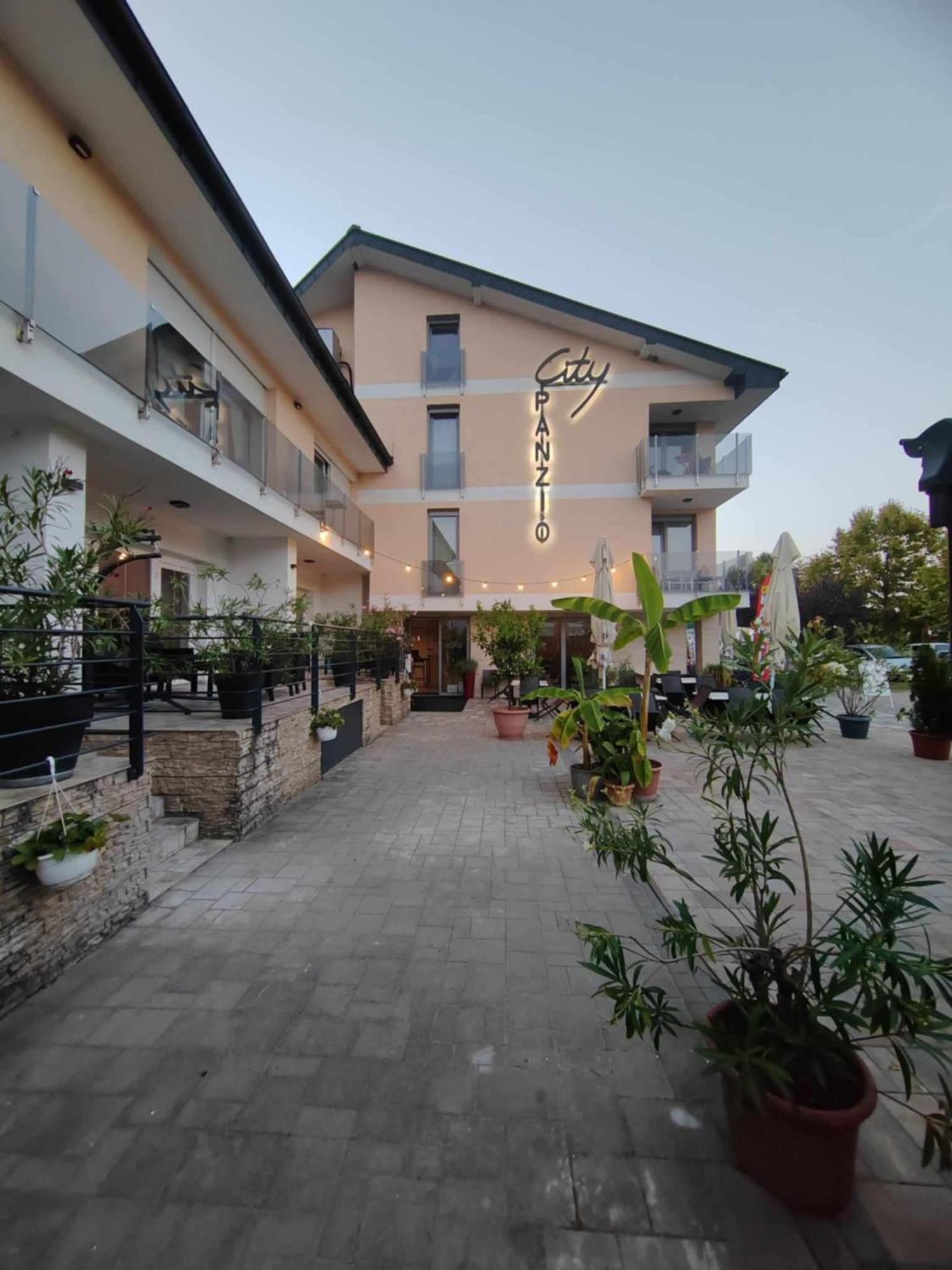 City Panzio Balatonlelle Ngoại thất bức ảnh